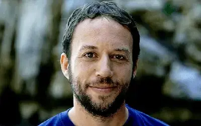 Mironel de Wilde Yogi, Traveler